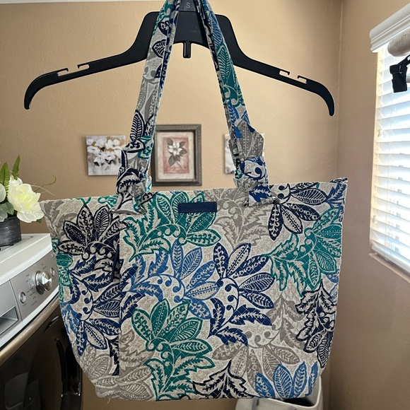 Vera Bradley Handbags - Vera Bradley Hadley East West Teal Blue Navy Gray Floral White Cotton Tote